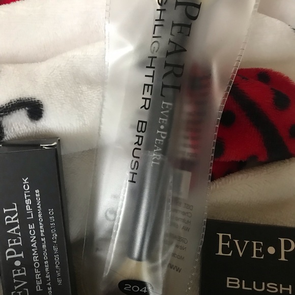 Eve Pearl Makeup Set Foundation, Concealer, Blush Trio, Lipstick & Brushes Deep - Picture 5 of 12